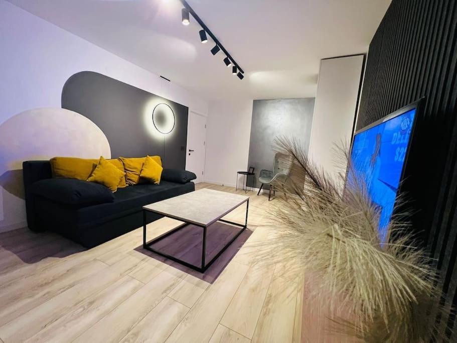 Impact Apartments Питешти Экстерьер фото